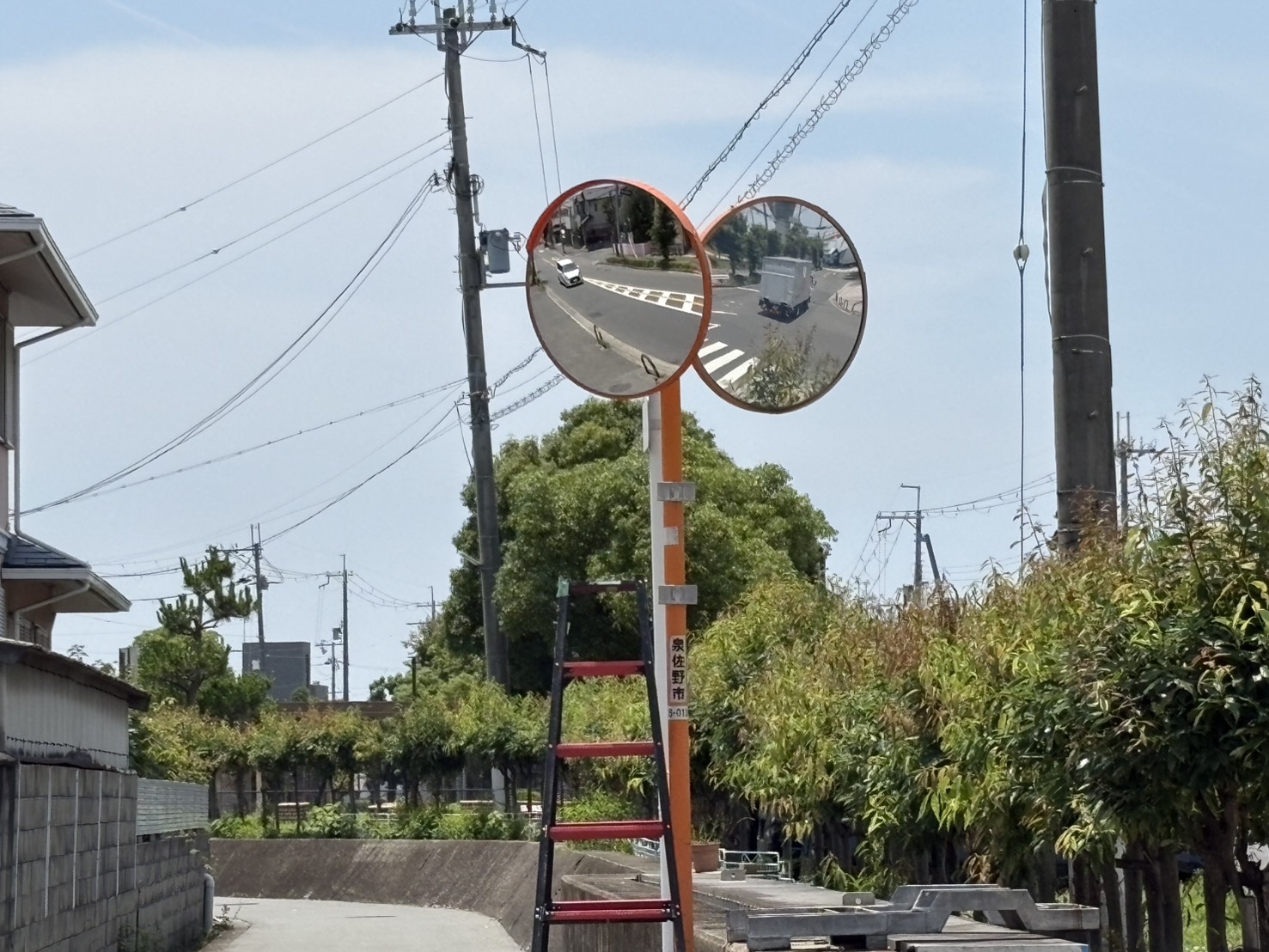 カーブミラー工事の施工写真